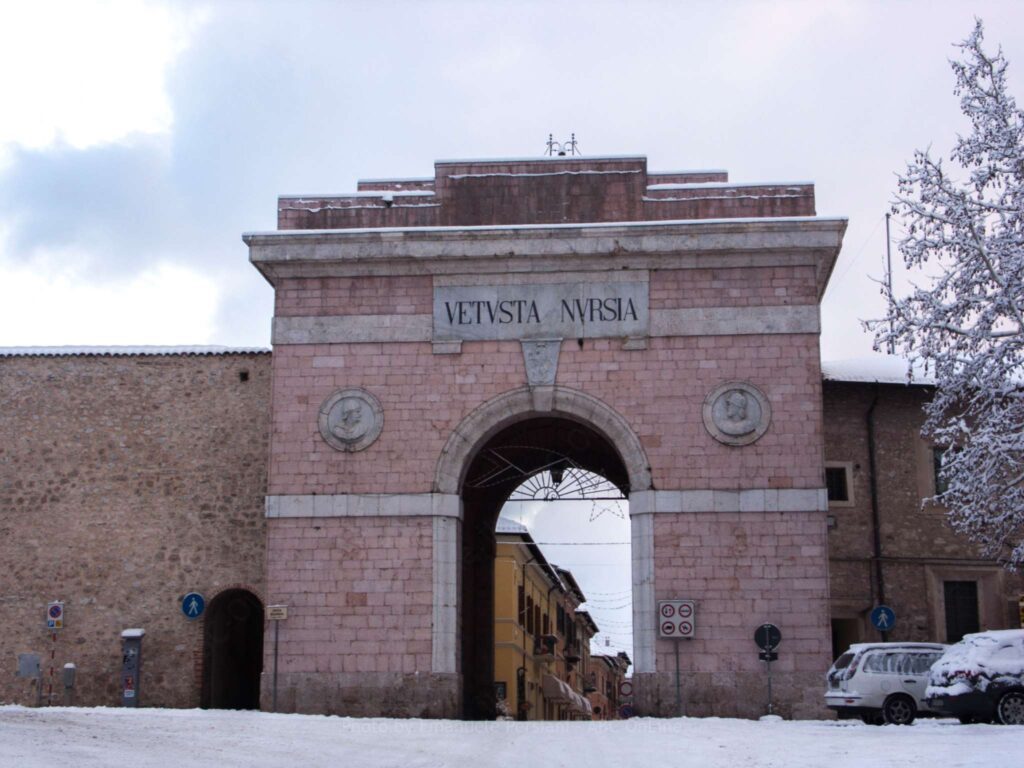 porta Romana con neve