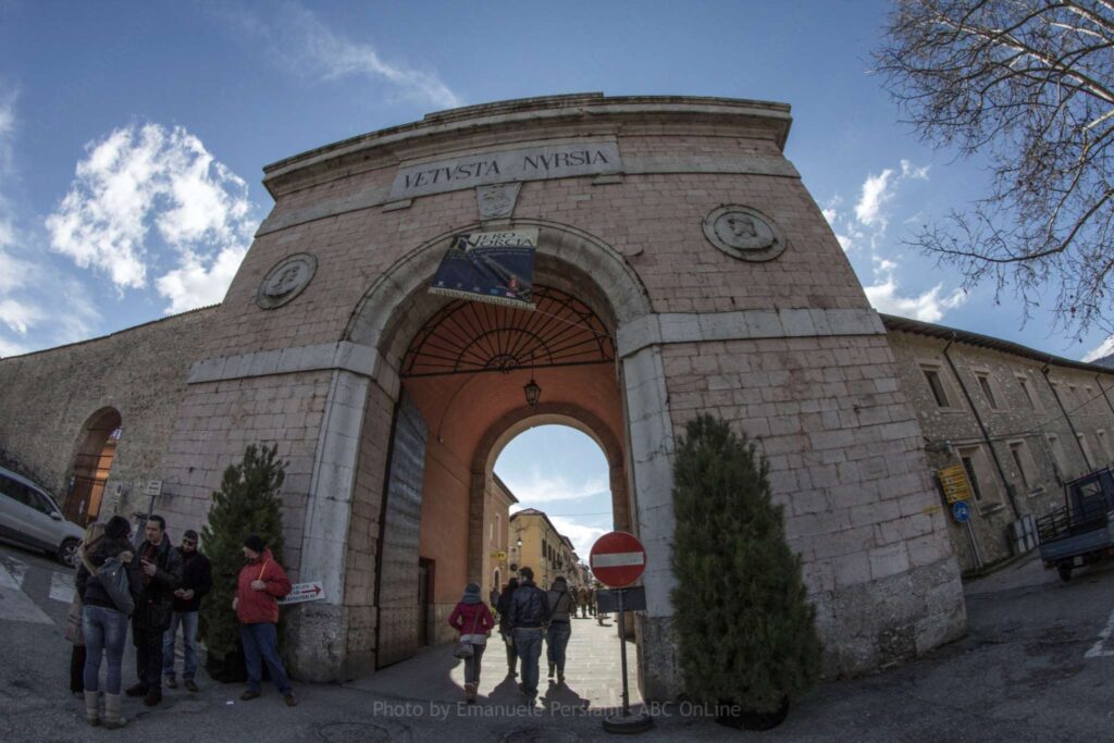 porta Romana controluce